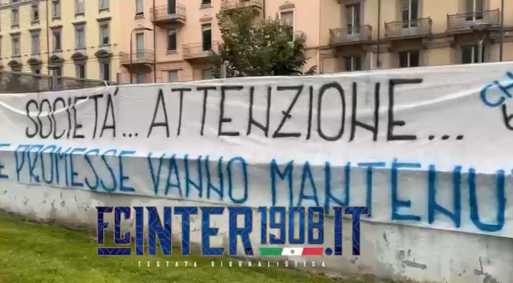 striscione curva lukaku