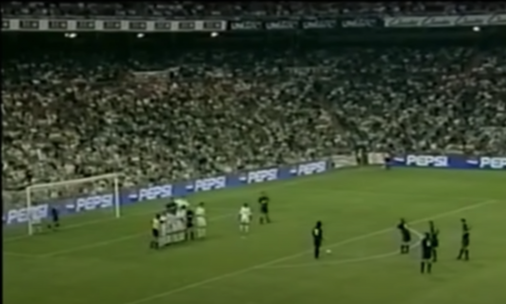 Adriano punizione Real