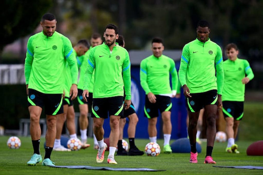 Calhanoglu preferito a Vecino