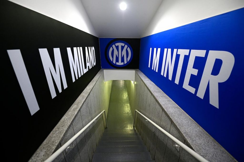 Inter, logo interno allo stadio
