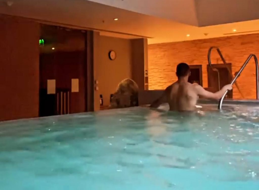 sanchez allenamento piscina