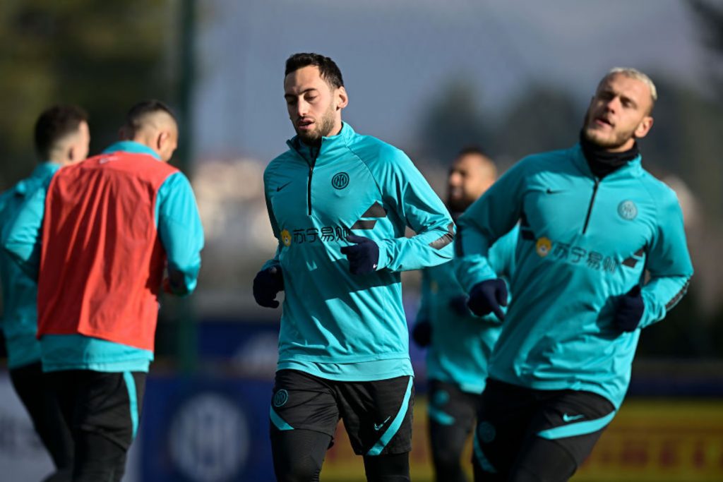 Squalifica Calhanoglu