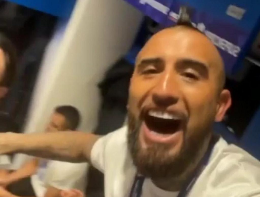 vidal supercoppa festa spogliatoi inter juventus