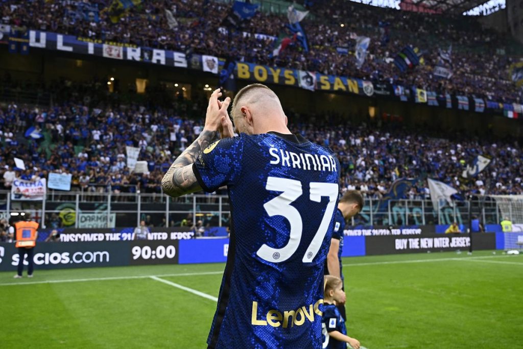 Milan Skriniar saluta la Curva Nord
