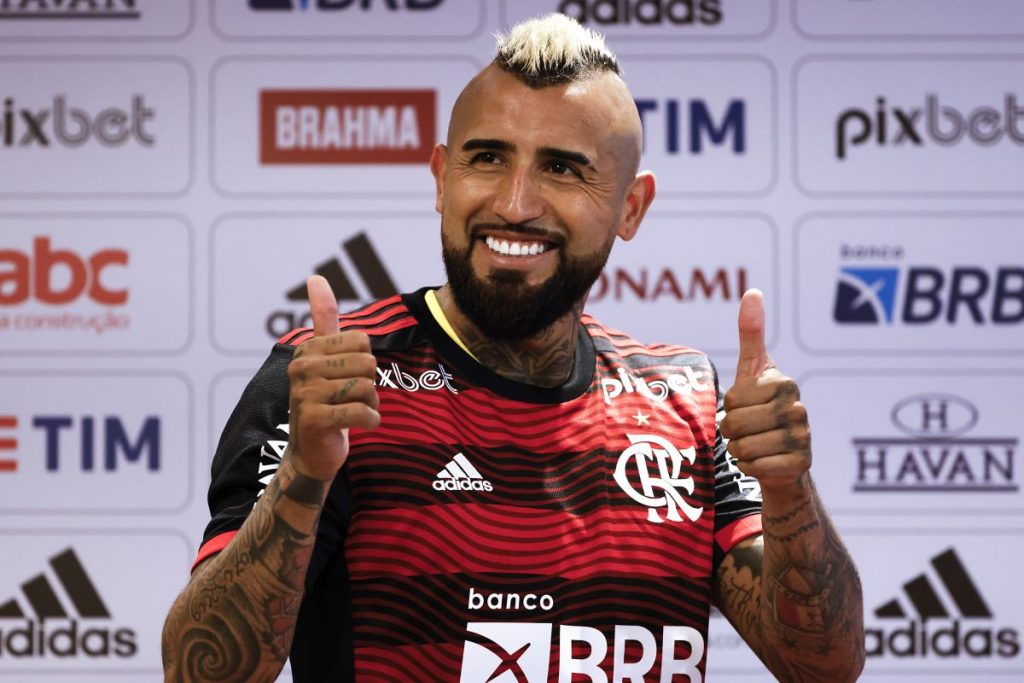 Flamengo Unveil New Signing Arturo Vidal