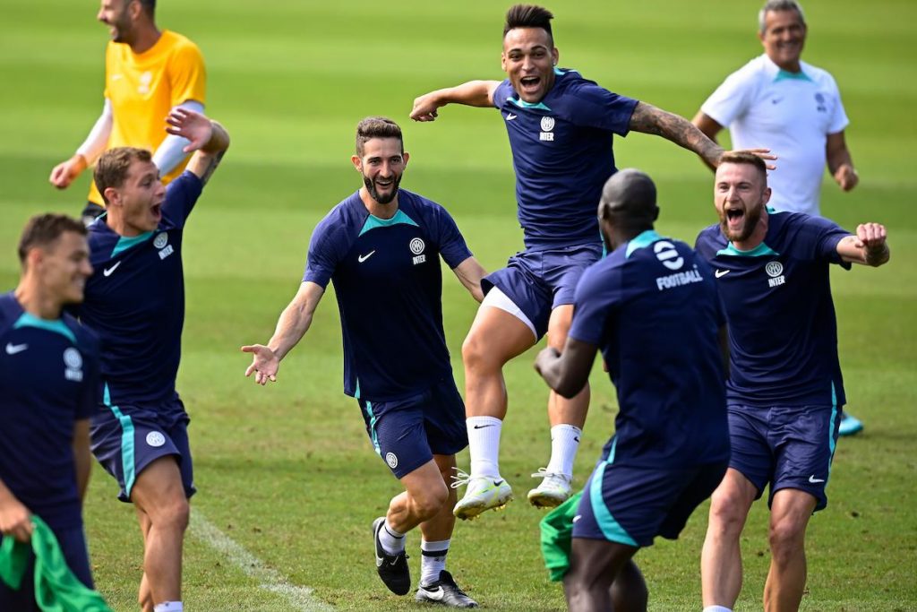 Lukaku messo in mezzo, Skriniar ride