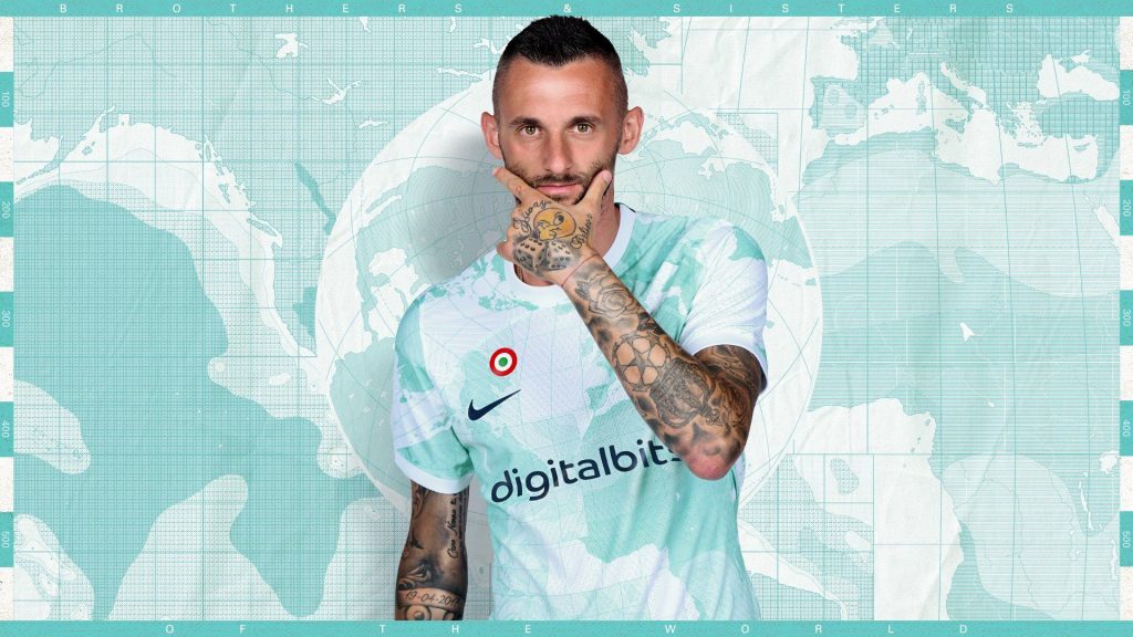 Brozovic con la seconda maglia
