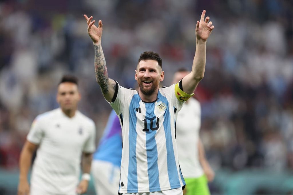 messi caricato spalle argentina