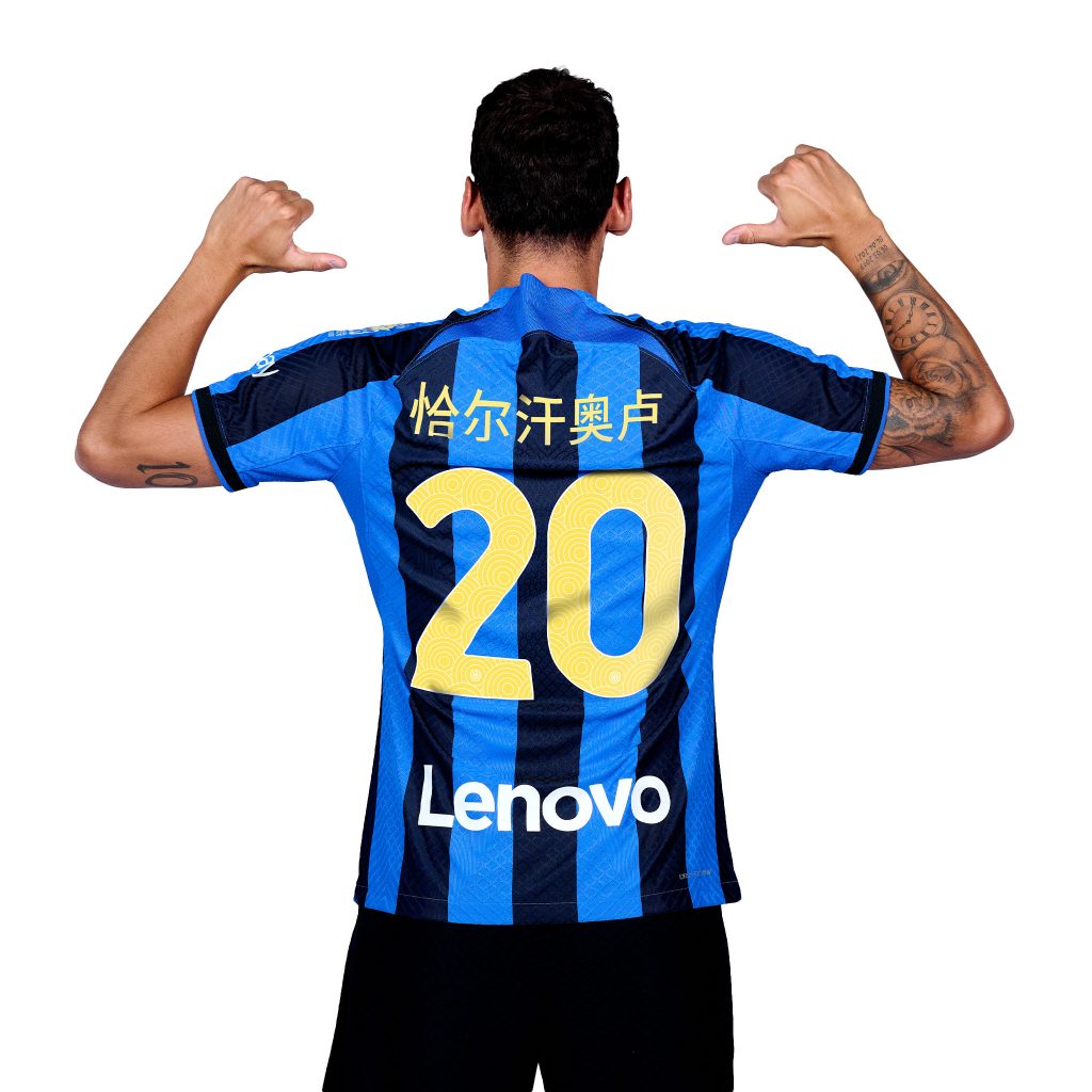 Calhanoglu_ecommerce_indossato_back