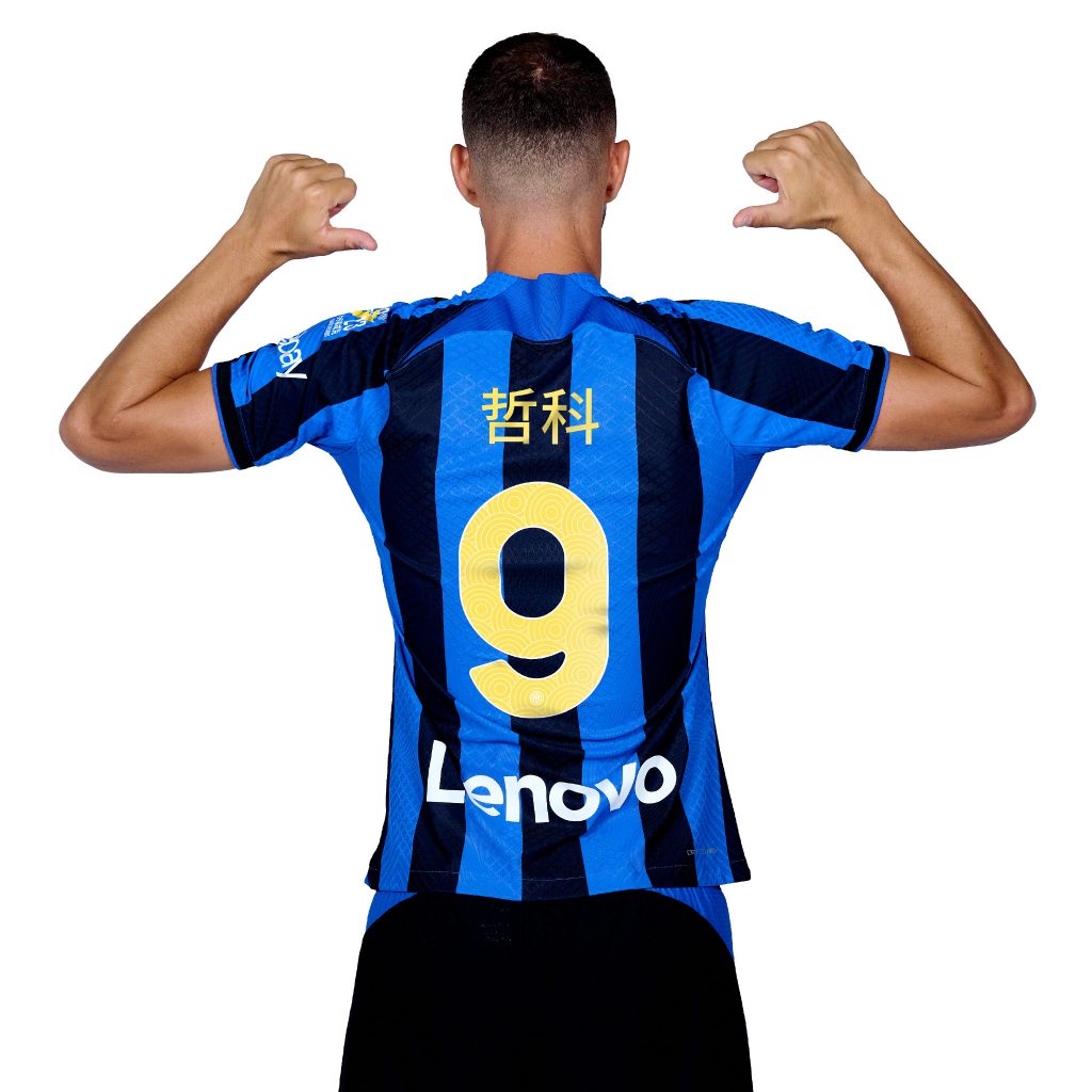 Dzeko_Ecommerce-Indossato_Back
