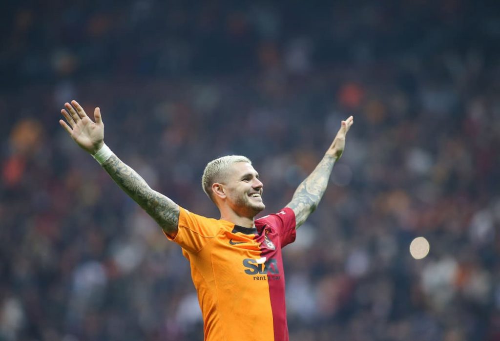 mauro icardi galatasaray maglia fans