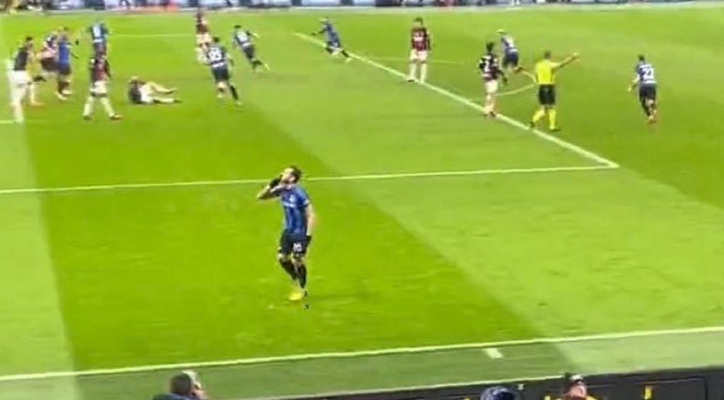 Il gesto di Calhanoglu