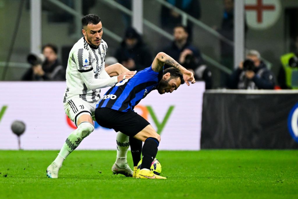 calhanoglu pesta piedi