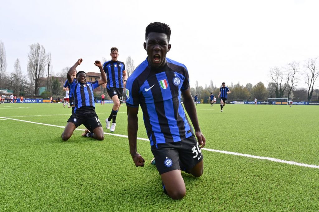 FC Internazionale U19 v AS Roma U19 - Primavera 1