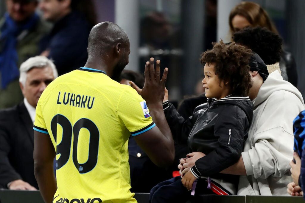 lukaku apre chiude