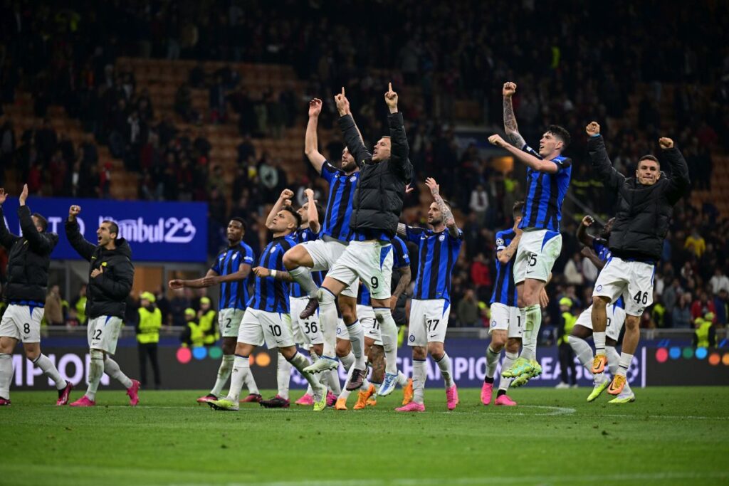 AC Milan v FC Internazionale: Semi-Final First Leg - UEFA Champions League
