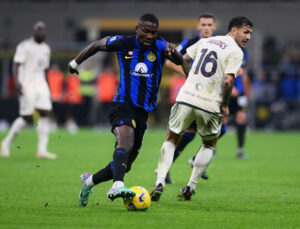 THURAM E LUKAKU SULLO SFONDO