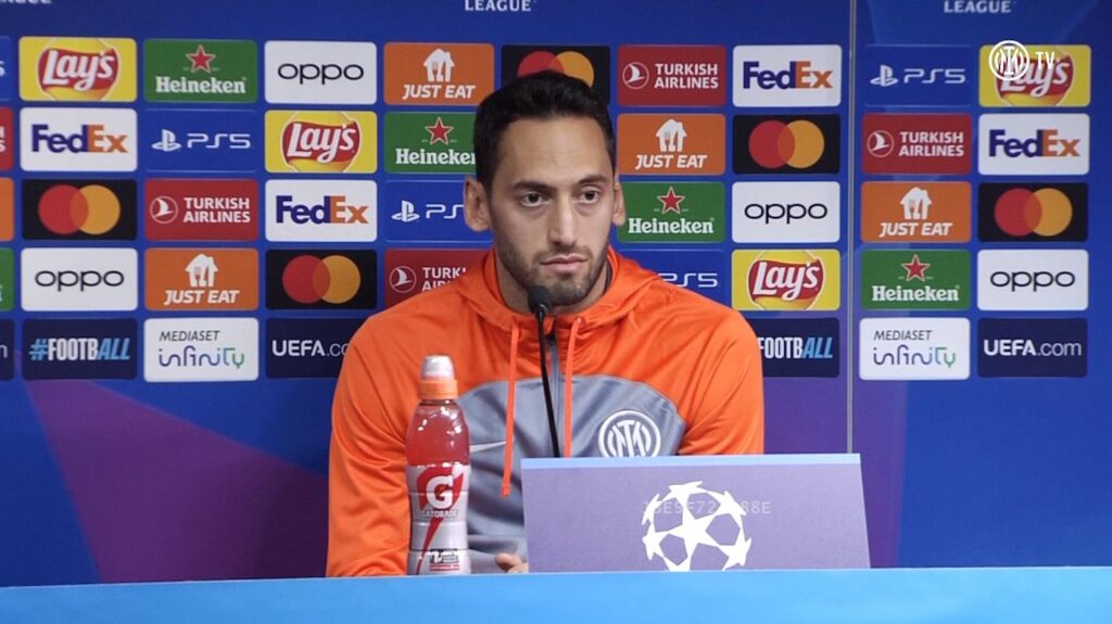 Calhanoglu prima di Inter-Benfica