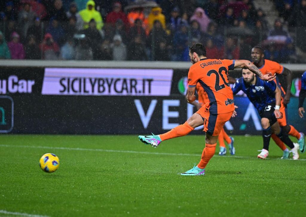 rigore calhanoglu bergamo