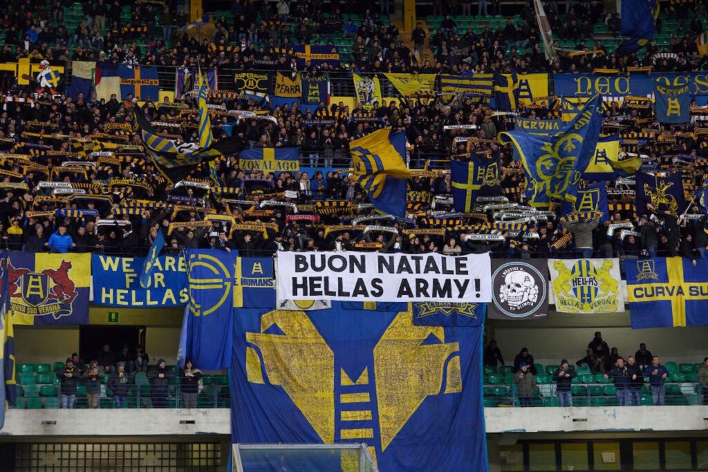 curva verona sospesa due turni cori razzisti