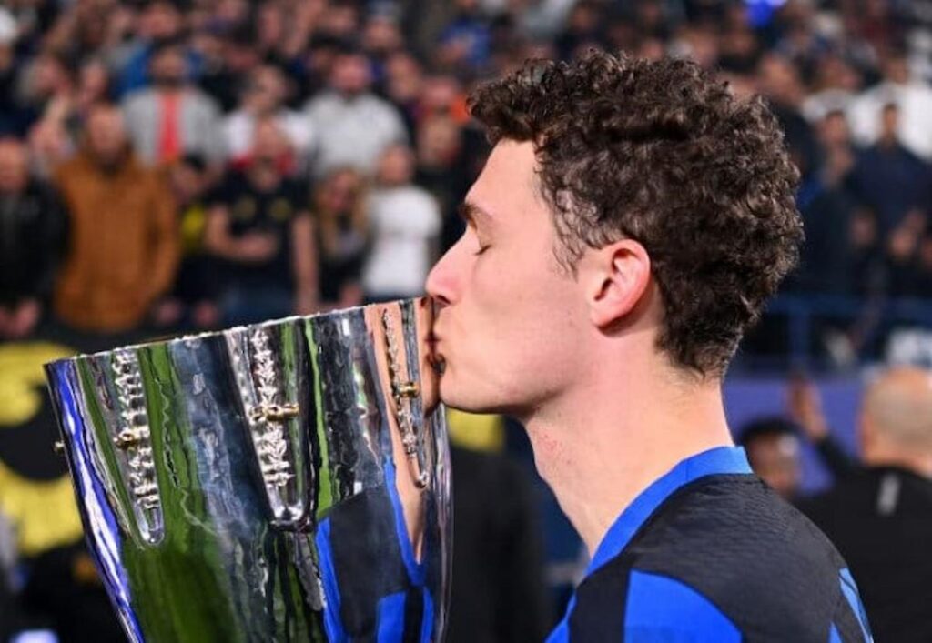 bacio pavard supercoppa (1)