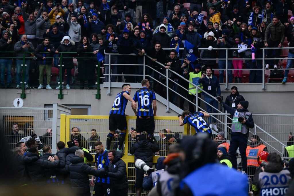 inter verona gol frattesi esultanza coi tifosi