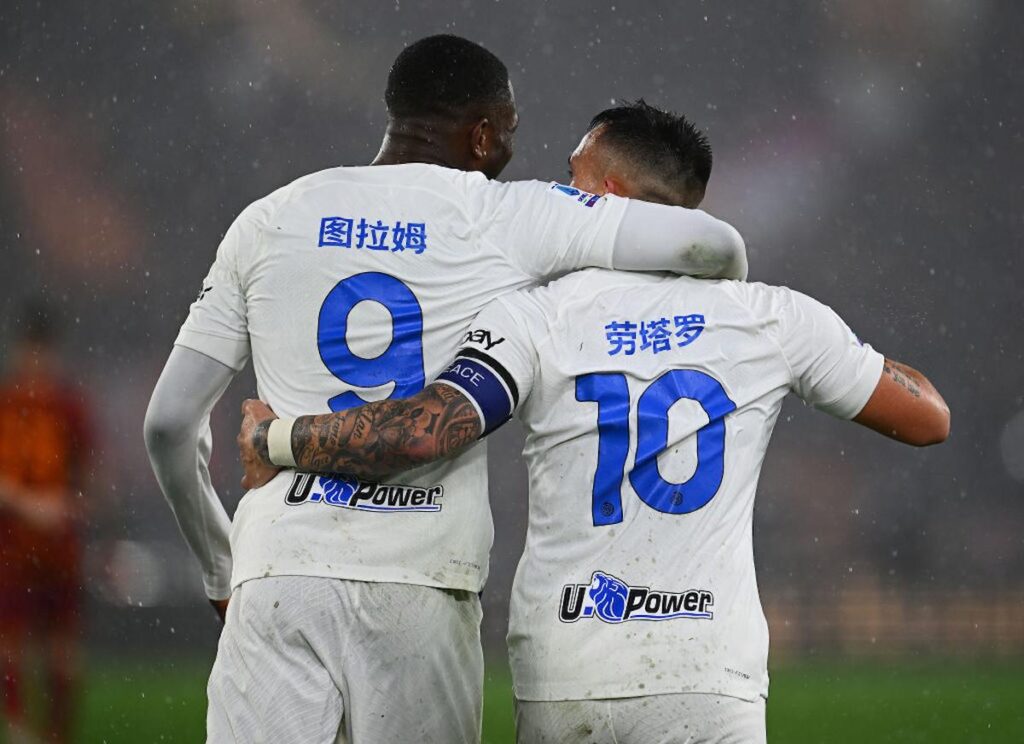 thuram abbraccia lautaro roma inter