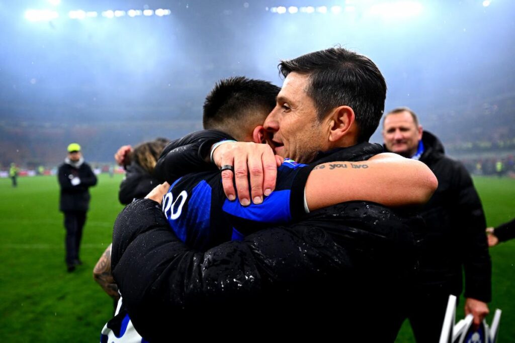 inter seconda stella zanetti abbraccia lautaro