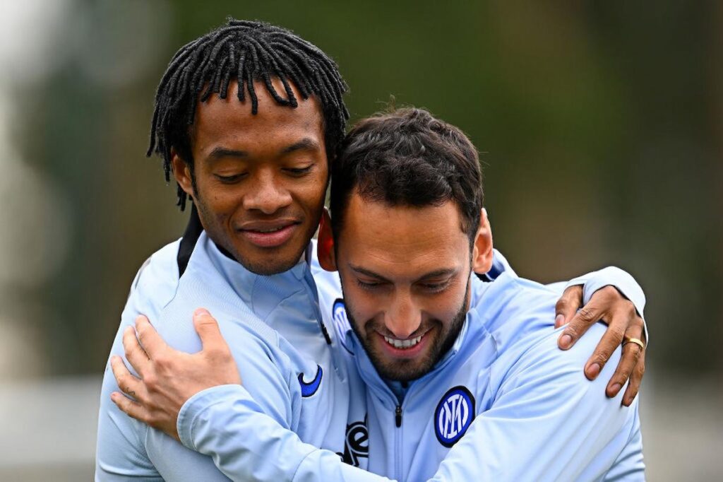 cuadrado bentornato calhanoglu (1)