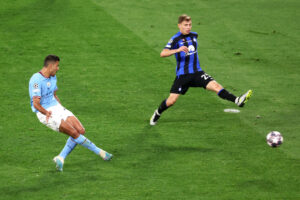 barella vs rodri FC Internazionale v Manchester City FC - UEFA Champions League Final 2022/23