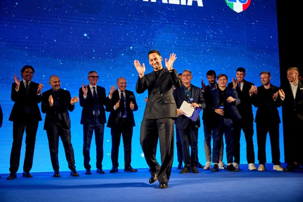 calhanoglu festa inter scudetto