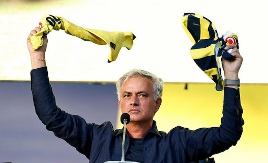 mourinho maglia fenerbahce (1)