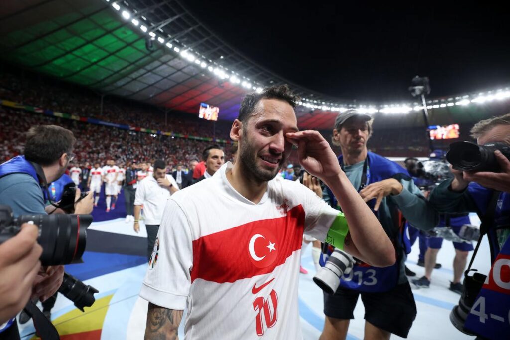 calhanoglu in lacrime