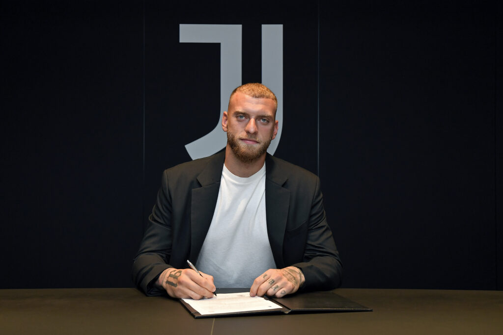 Juventus Unveil New Signing Michele Di Gregorio