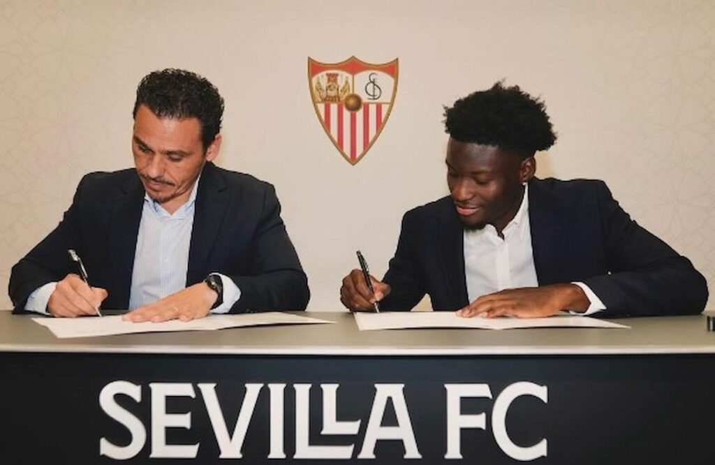 agoume firma siviglia (1)