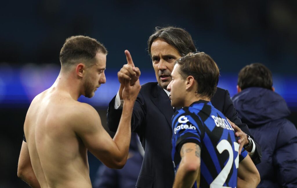 Inzaghi con Barella e Carlos Augusto