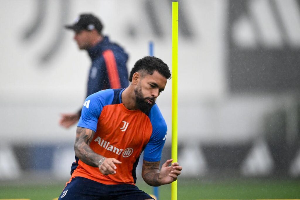 douglas luiz (3)