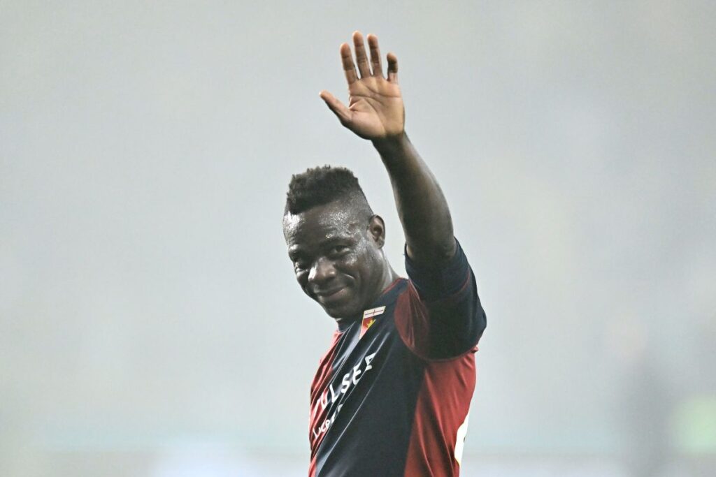 Mario Balotelli saluta
