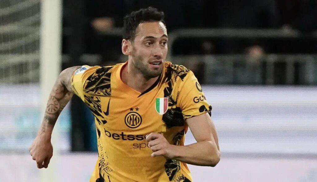 Problema al polpaccio per Calhanoglu