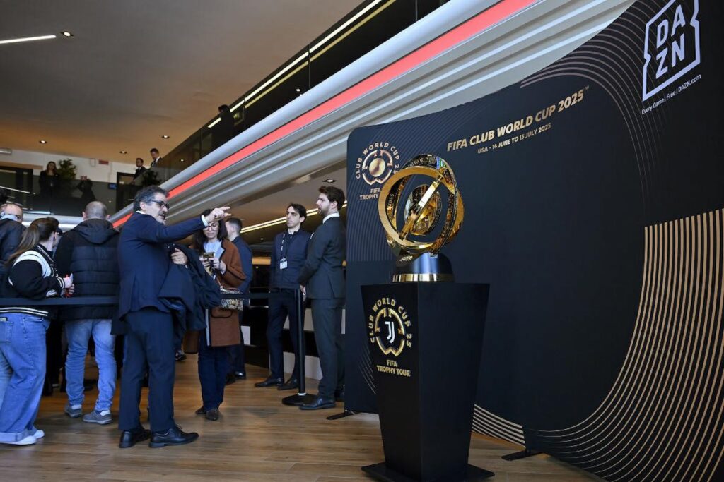 mondiale per club trofeo esposto allianz stadium