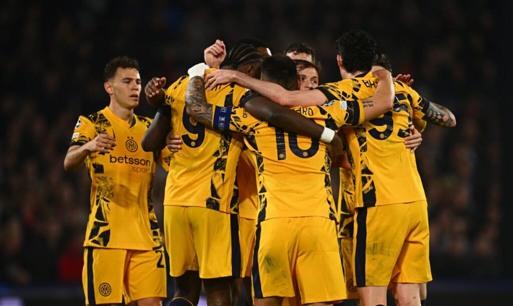 Feyenoord v FC Internazionale Milano - UEFA Champions League 2024/25 Round of 16 First Leg