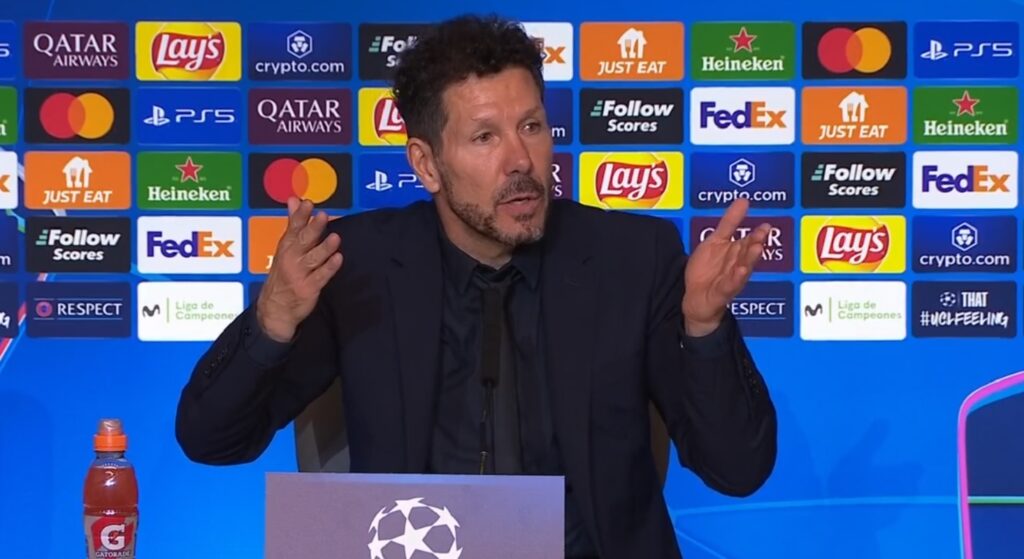 Simeone attacca