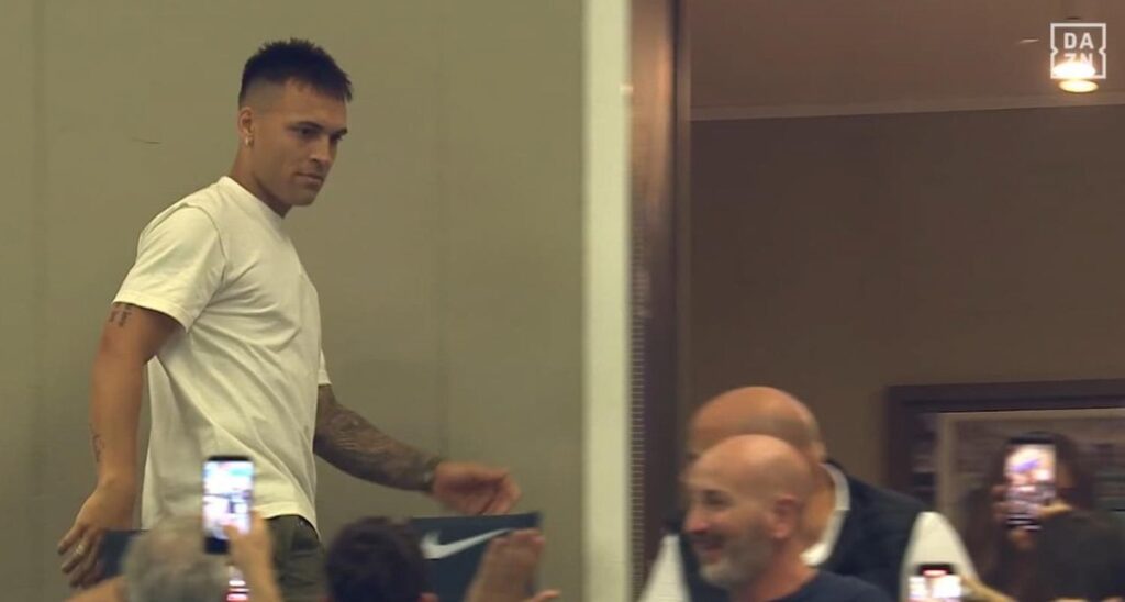 lautaro martinez inter lazio tribuna san siro (1)