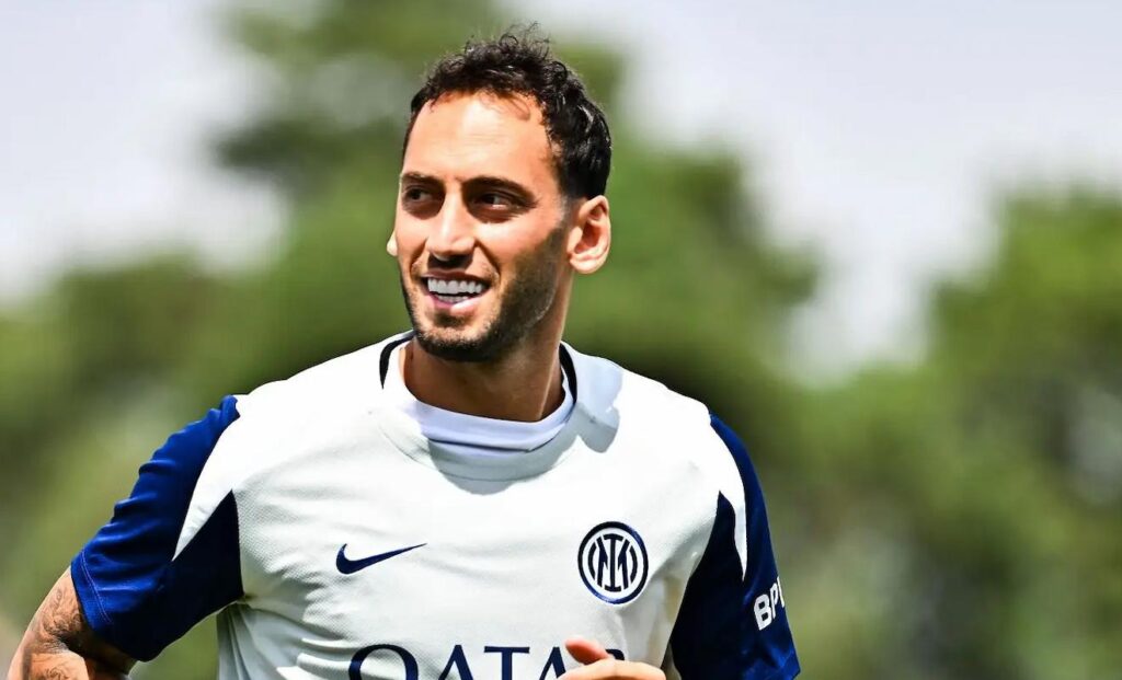 Hakan Calhanoglu of FC Internazionale