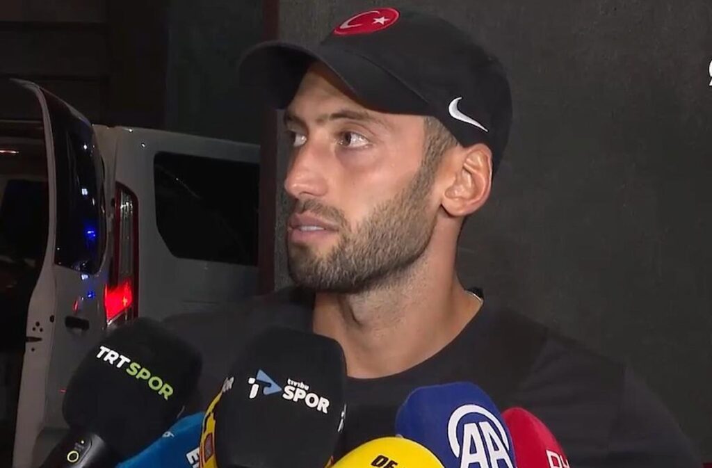 calhanoglu microfoni (1)