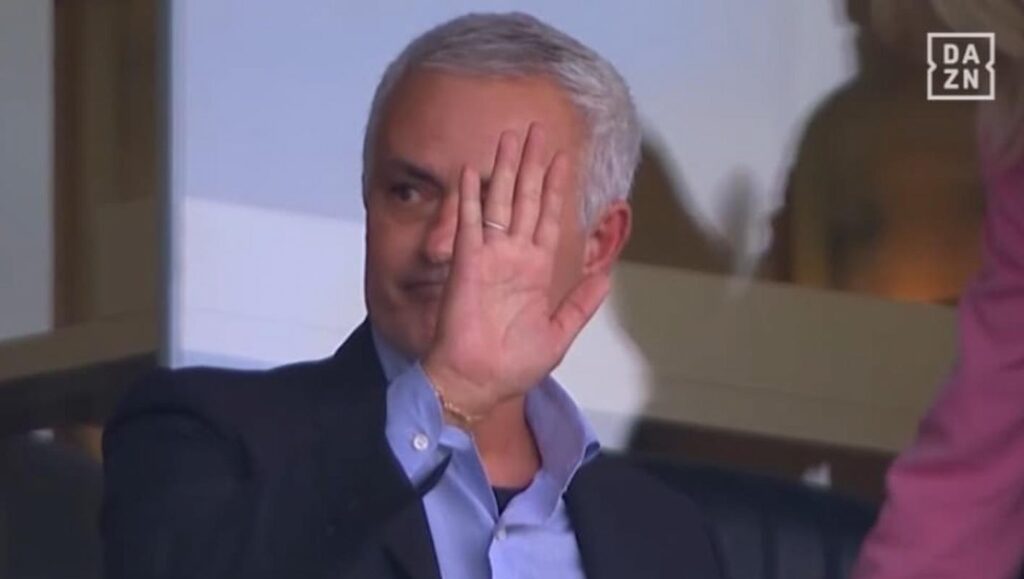 mourinho tribuna porto dazn (1)