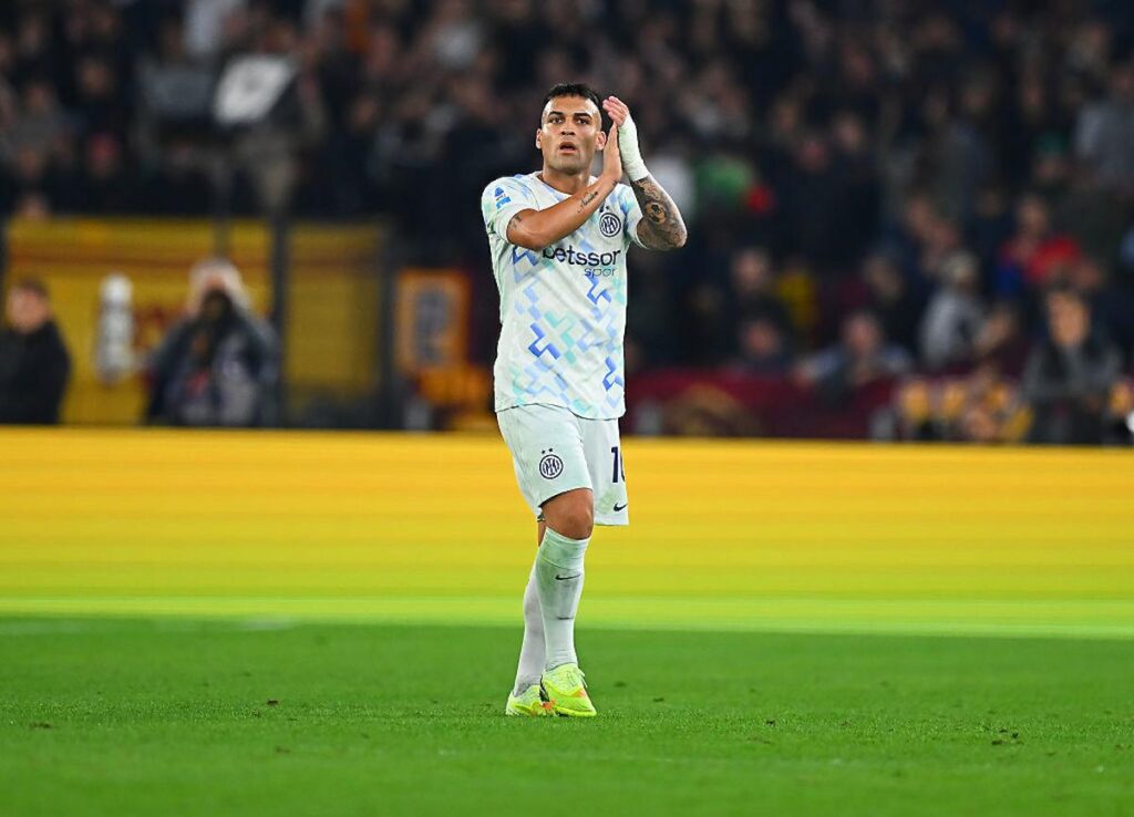 lautaro martinez roma inter applauso