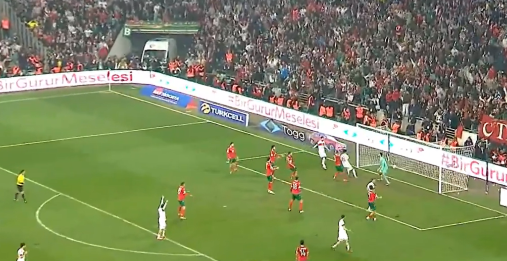 Calhanoglu autogol Turchia Bulgaria