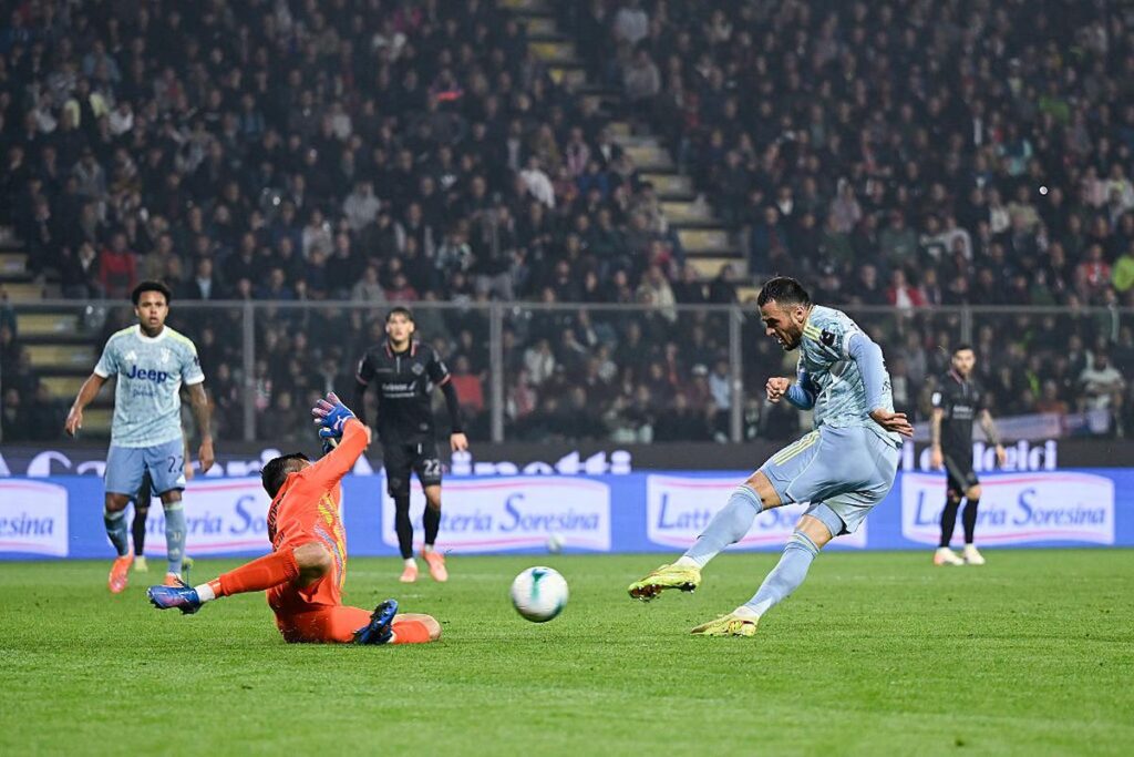 kostic cremonese juventus