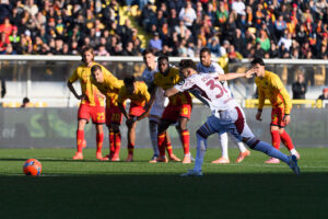 Asllani sbaglia rigore US Lecce v Torino FC - Serie A